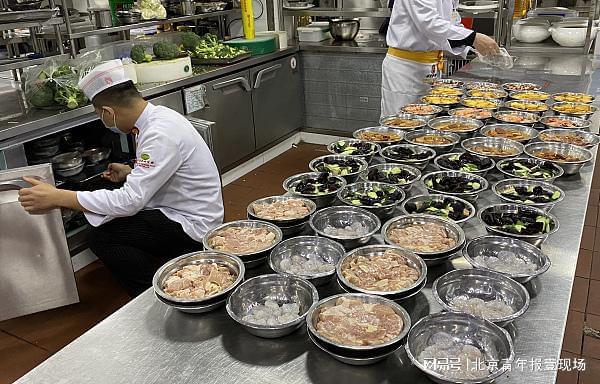 下館子吃的是預制菜還是大廚現炒？消費者如何維護知情權